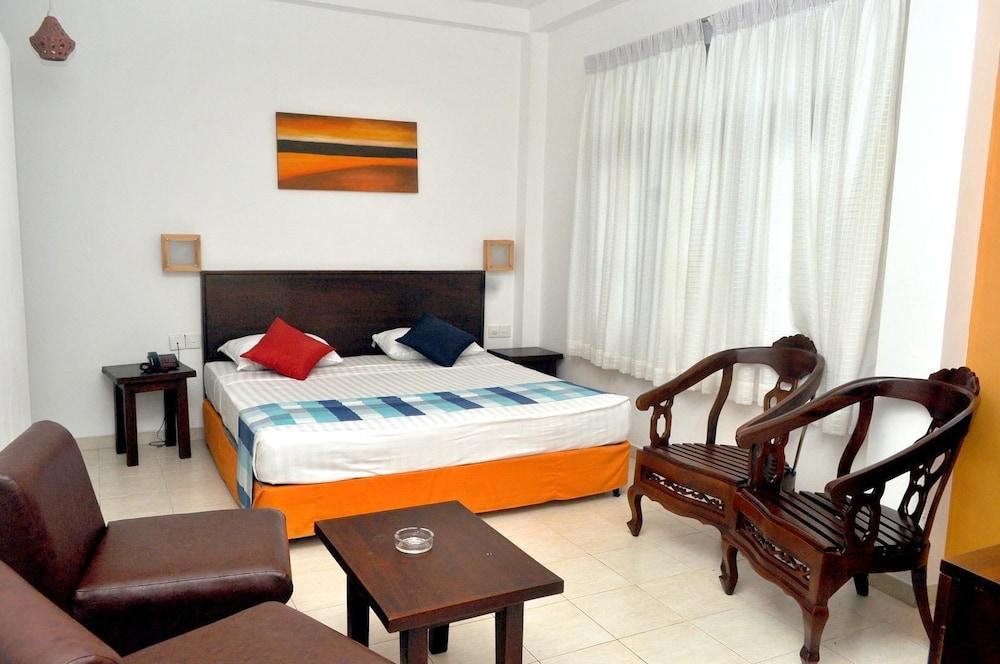 Lavendish Beach Resort Unawatuna Buitenkant foto