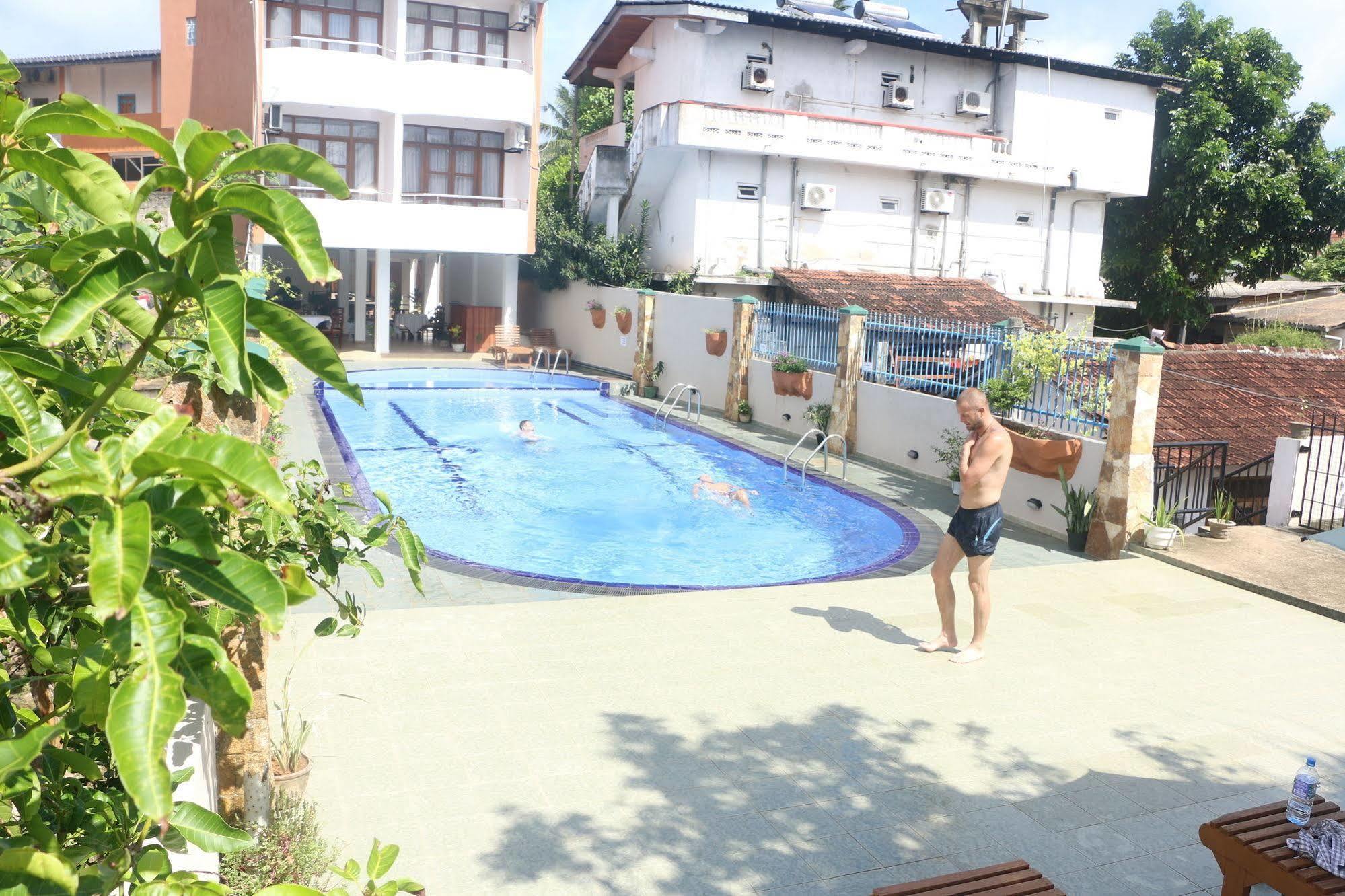 Lavendish Beach Resort Unawatuna Buitenkant foto