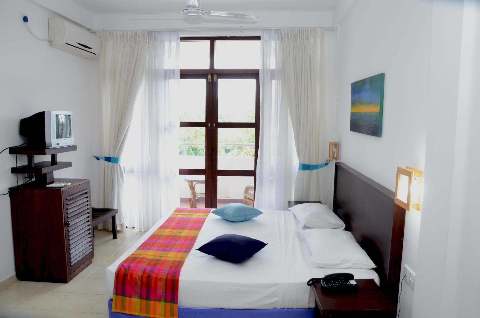Lavendish Beach Resort Unawatuna Buitenkant foto