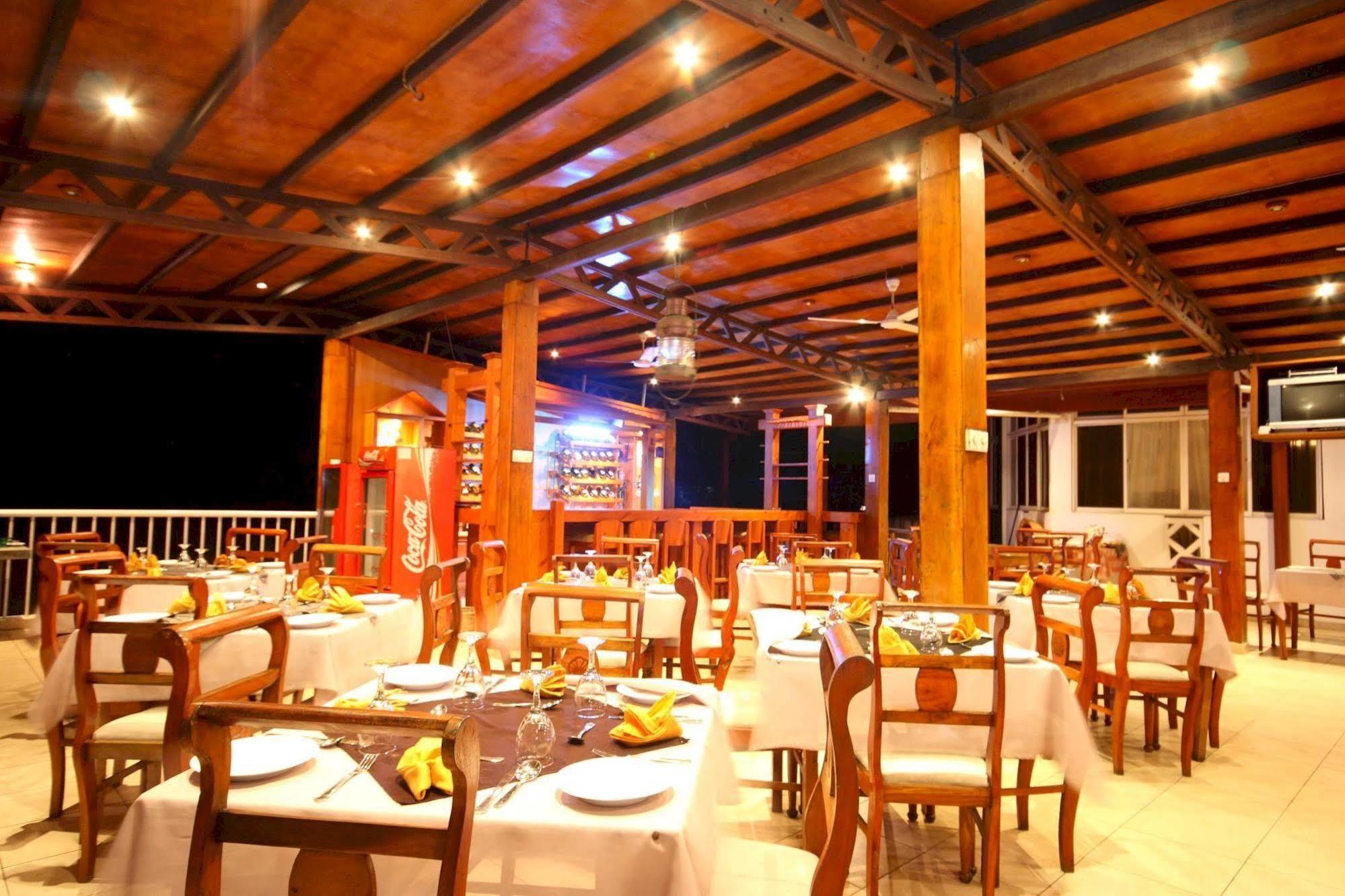 Lavendish Beach Resort Unawatuna Buitenkant foto