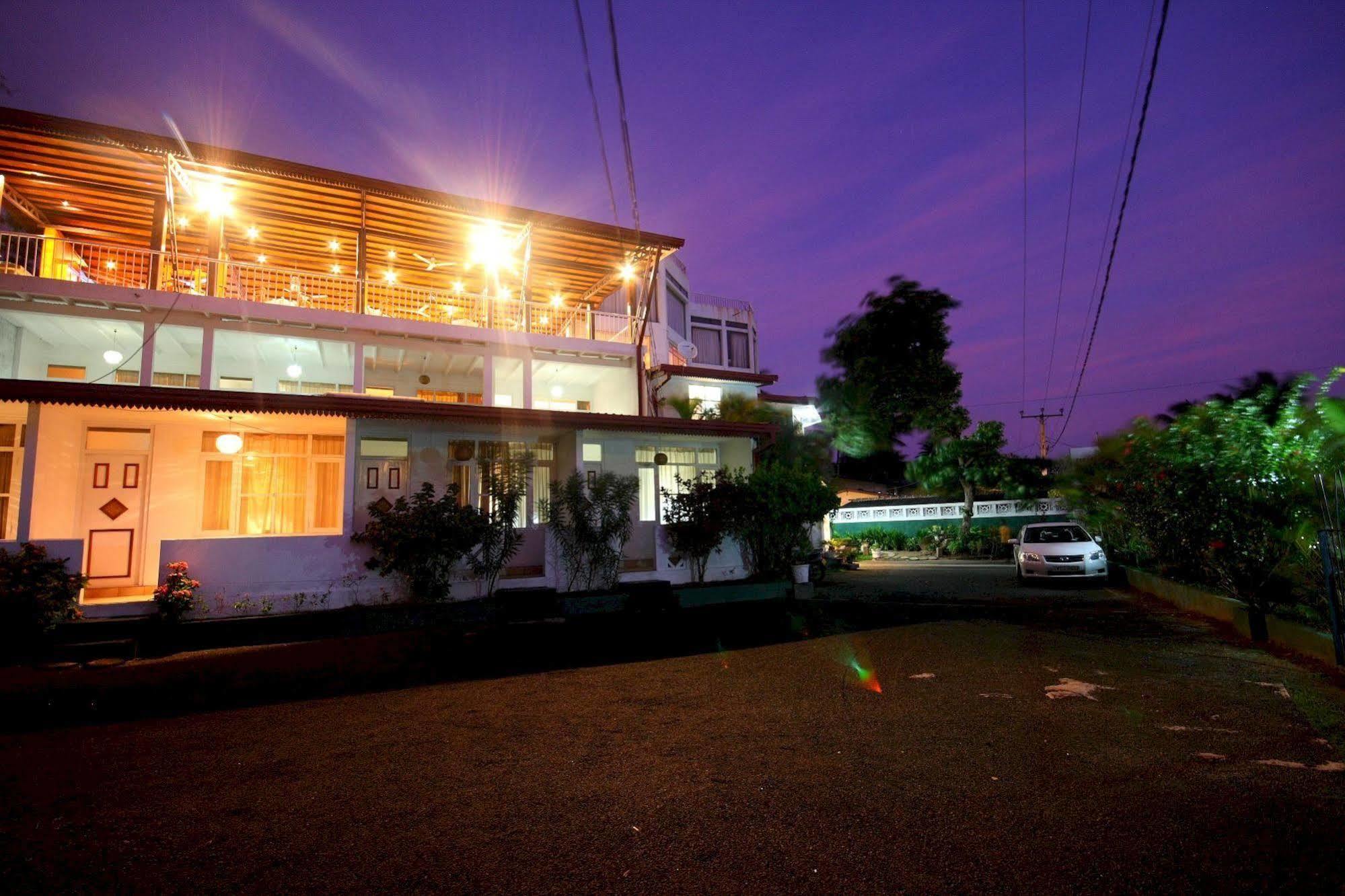 Lavendish Beach Resort Unawatuna Buitenkant foto