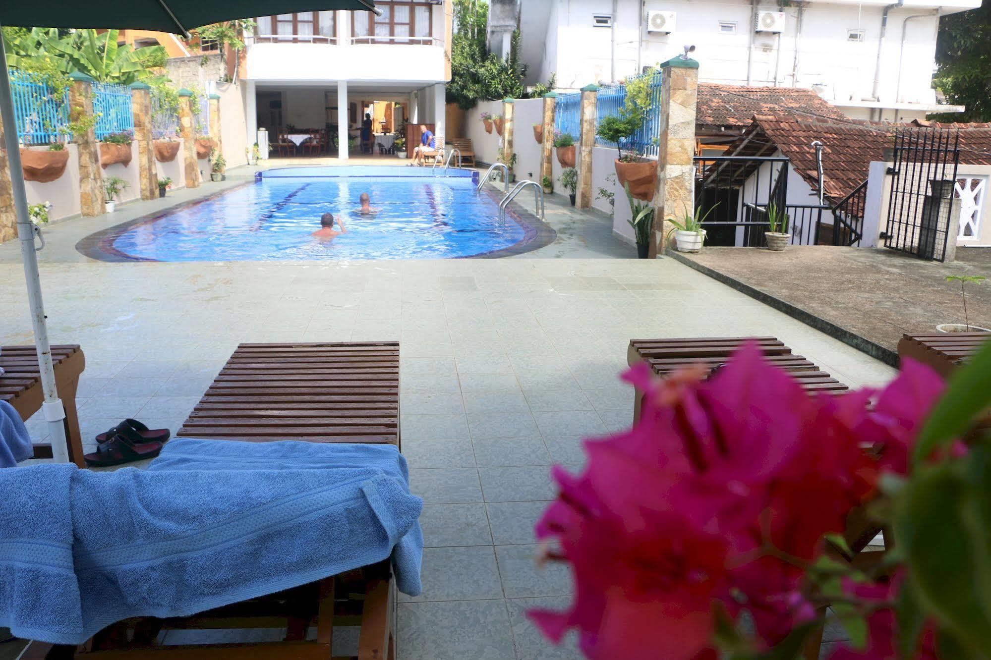 Lavendish Beach Resort Unawatuna Buitenkant foto