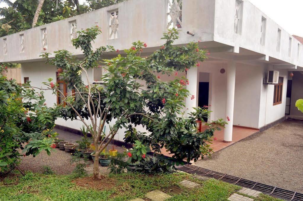 Lavendish Beach Resort Unawatuna Buitenkant foto