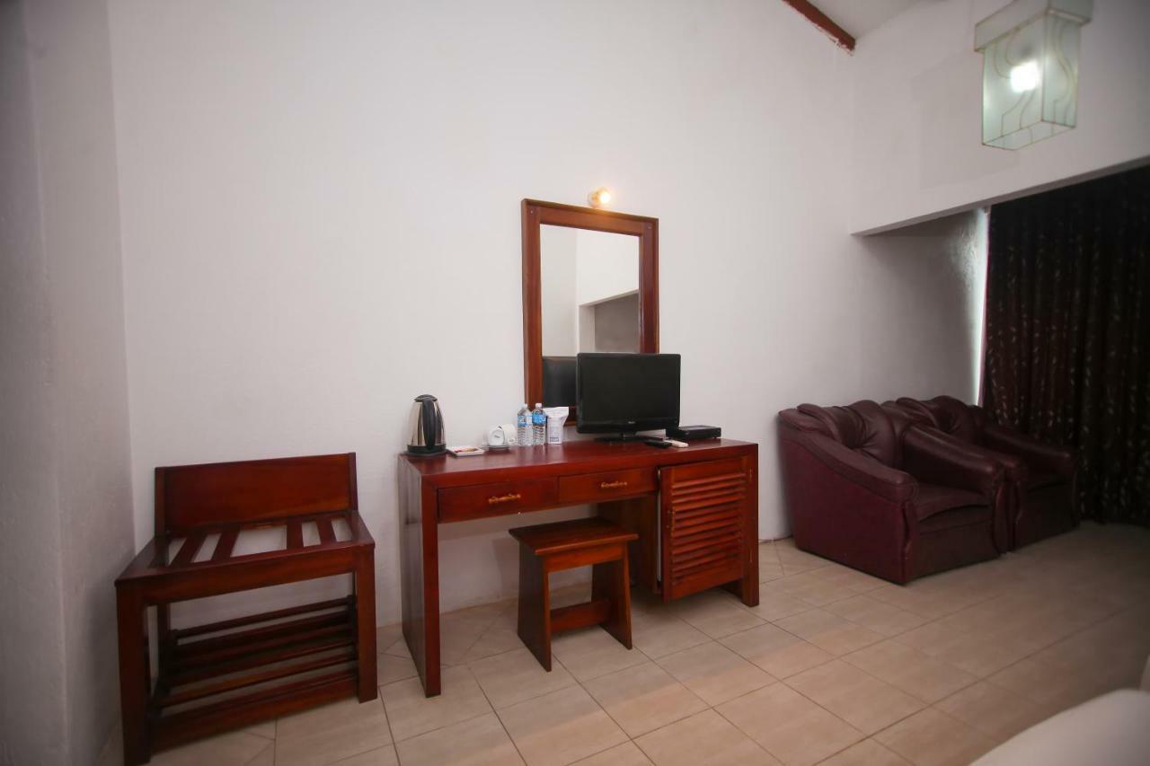 Lavendish Beach Resort Unawatuna Buitenkant foto