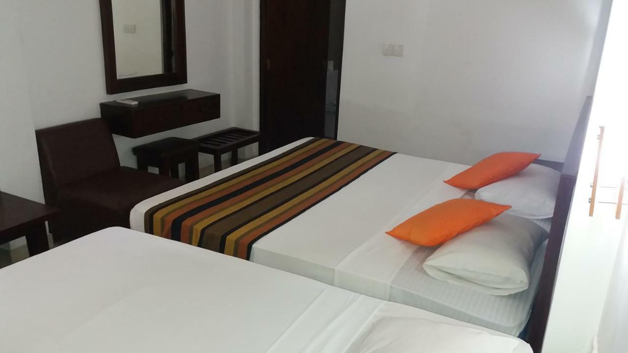 Lavendish Beach Resort Unawatuna Buitenkant foto