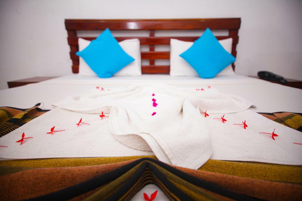 Lavendish Beach Resort Unawatuna Buitenkant foto